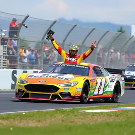 Corrida 1 da NASCAR Brasil